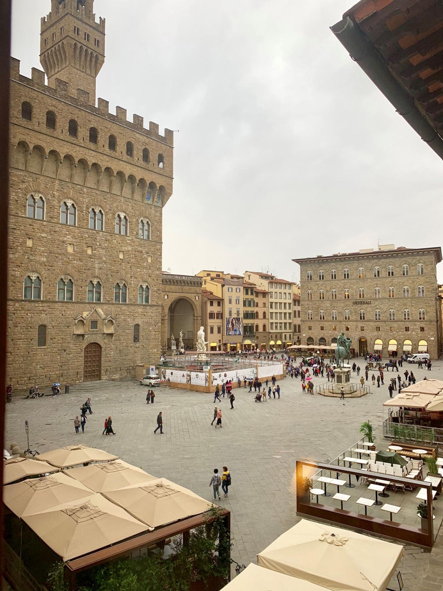 Residenza D'epoca In Piazza Della Signoria 2*